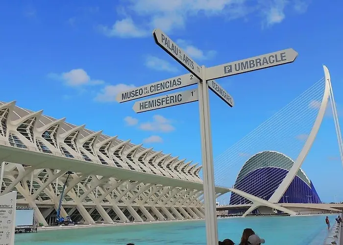 Valencia Las Artes Y Ciencias + Garaje + Netflix